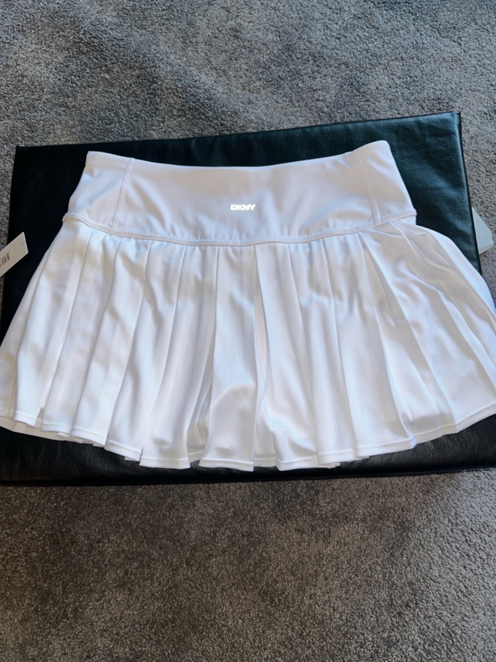 DKNY Sport XL Women’s White Pleated Skort NWT - Picture 1 of 7